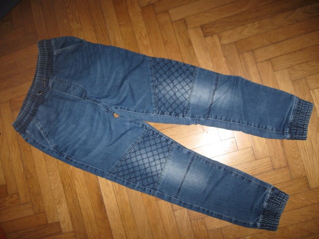 Jeans hlače Mana vel.140, 3€