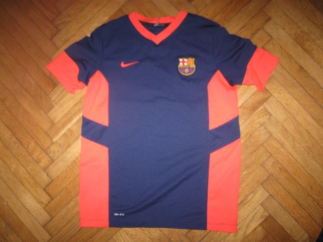 športna (nogometna) majica  FBC vel.158-164, 3€