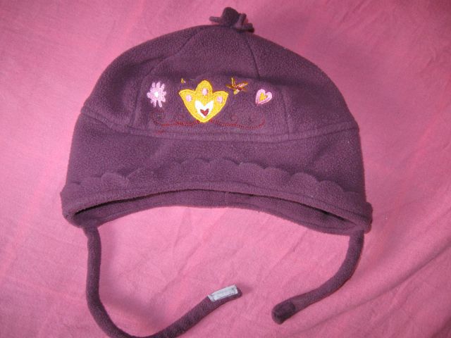 Vijolična podložena zimska kapa, obseg 47cm (1 - 2 leti)