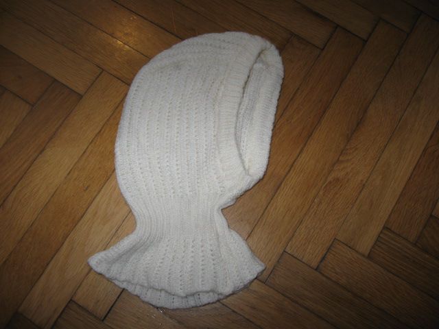 volnena kapa z podaljškom za vrat, vel.48-50cm, 1,5€