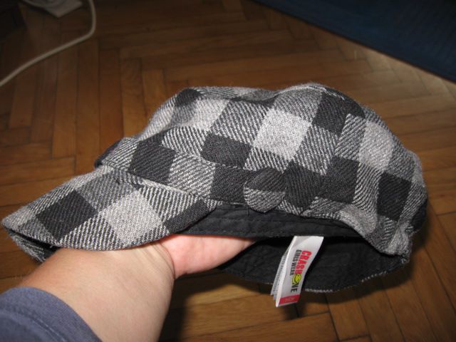karirasta baretka Crash one, vel.55cm, 3€