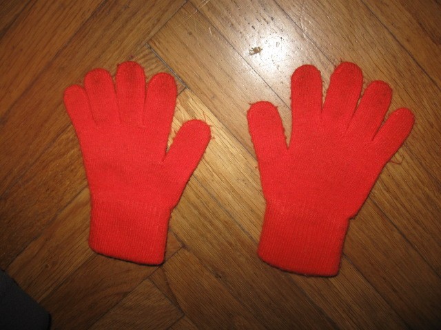 oranžne rokavice za 5-7 let, 2€