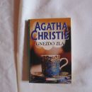 Gnezdo zla, Agatha Christie, 4€