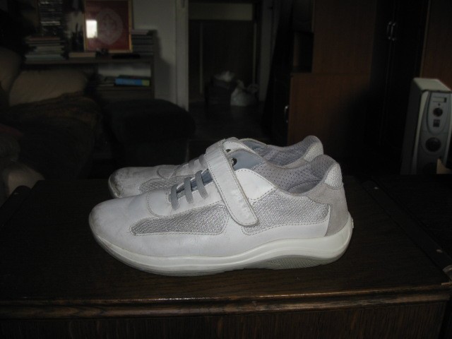 Sivi športni čevlji Prada št.34, 13€