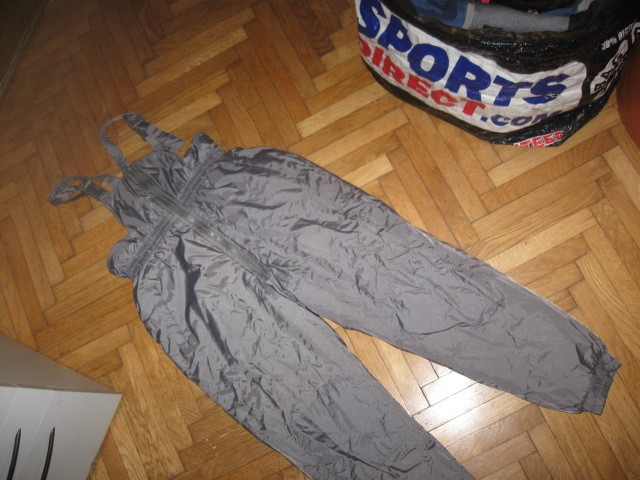 Sive smučarske hlače Xio vel.152, 10€