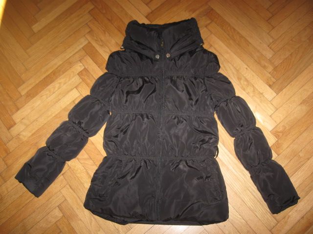 črna bunda Two way vel.M, 14€