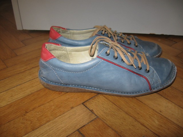 Modri usnjeni čevlji Alpina št.38, 10€