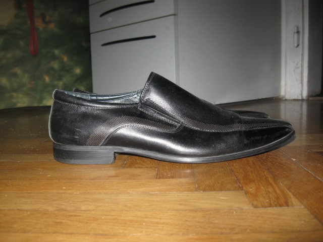 Usnjeni moški čevlji Natha št.44, 10€