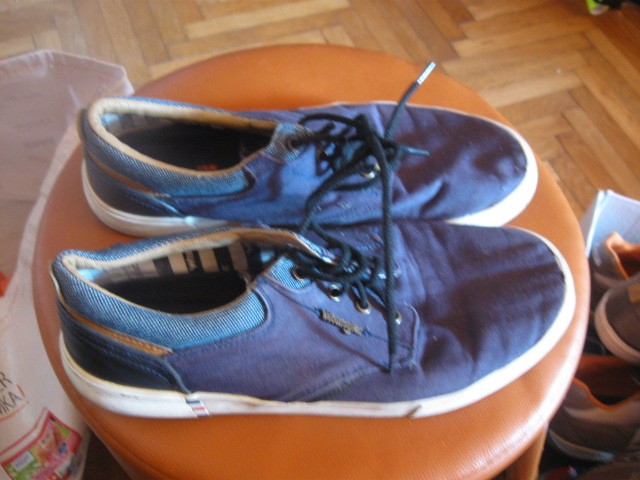 Modri nizki športni čevlji Wrangler št.43, 7€