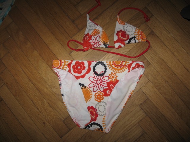 Nove dvodelne kopalke Etirel vel.164, 10€