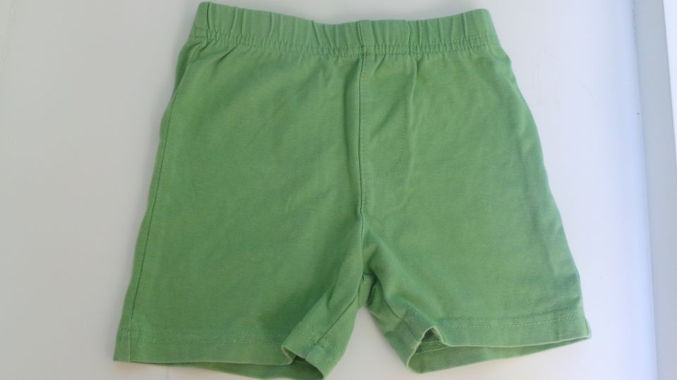 Zelene kratke hlače, vel. 74/80