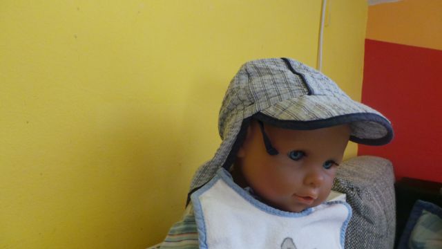 Otroške kape, vse po 3 eur+podarim - foto