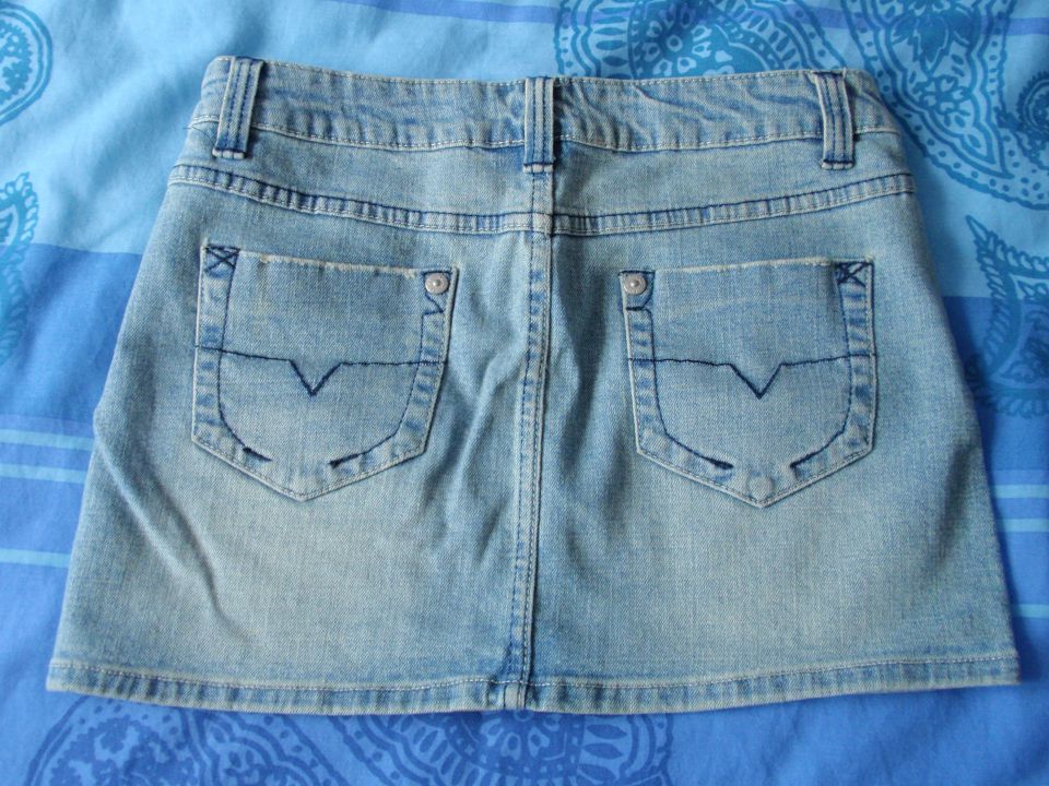 Jeans krilo, št.36/38 (S) - zadnja stran; 4€