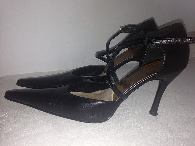 Ženski črni čevlji