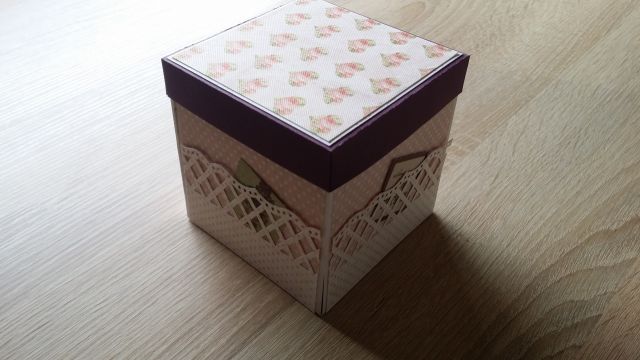 Darilna škatlica rojstnodnevna torta - foto