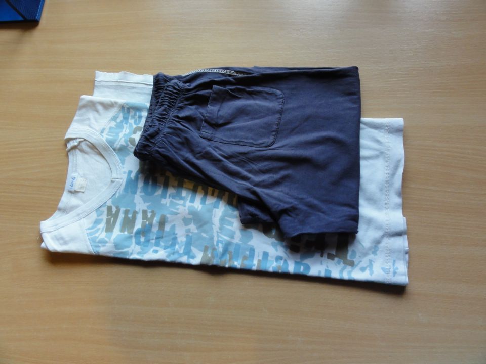 kratke hlače z majico- 5 eur, ptt stroškek ni vključen