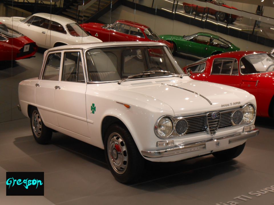 Alfa Romeo - foto povečava