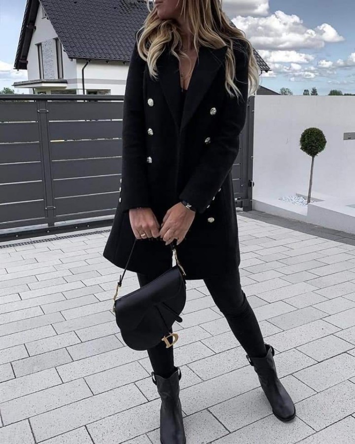 črn plašč - foto povečava