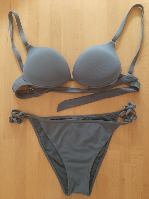 Nove Calzedonia 10€