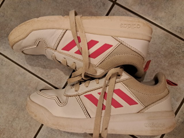 Adidas 33.5, 7€
