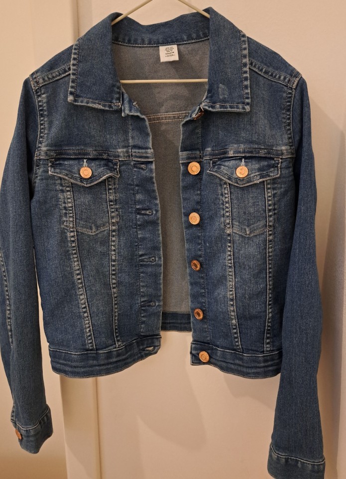 9-10 let, 10€, kot nova