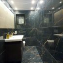 prenova kopalnice temni marmor
