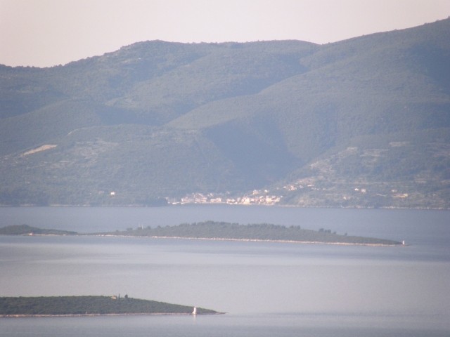 Rt Lovište (Pelješac) zadaj Korčula