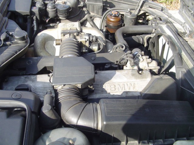 Ima pravi napis:BMW