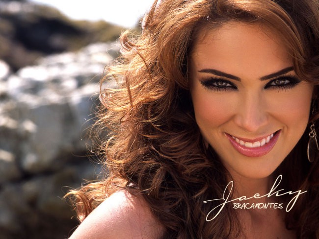 Jacqueline Bracamontes - foto povečava