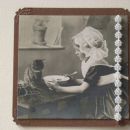 Stare razglednice: Dekle z mucko
(Old postcards: Girl and the cat)