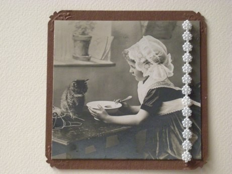 Stare razglednice: Dekle z mucko
(Old postcards: Girl and the cat)