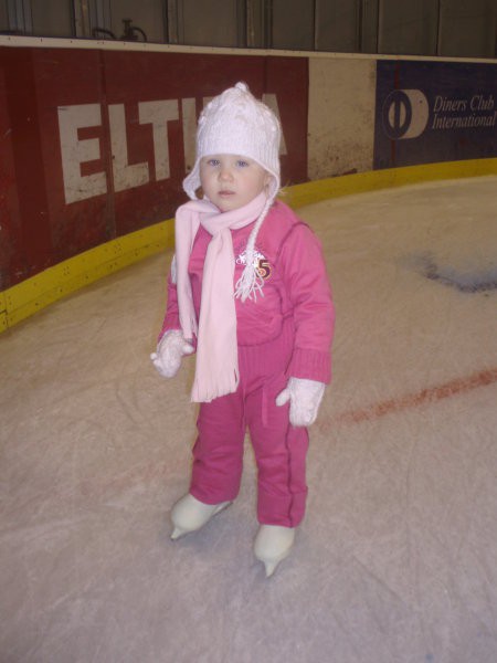 12.1.2008 mala športnica Kaja je prvič drsala v Tivoliju