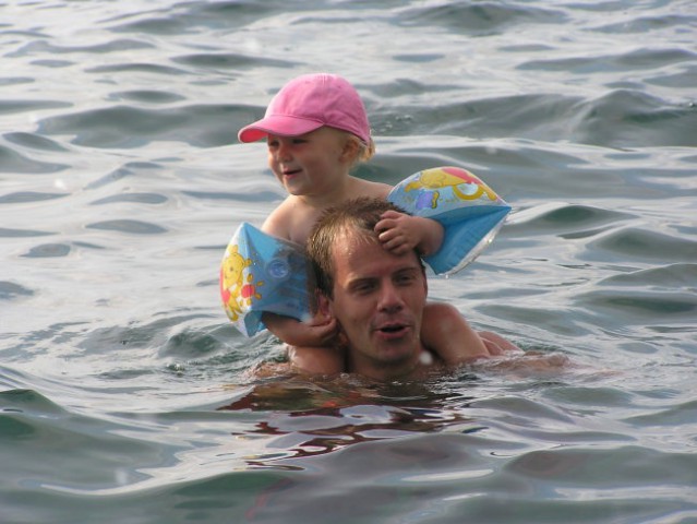 No tako se pa uči plavat male človečke..na štuporamo:)