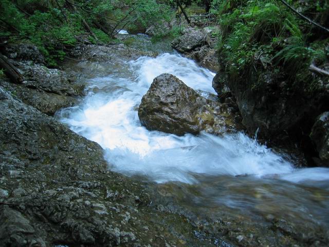 Pekelski slapovi, Pokojišče, 25.5.2004 - foto povečava