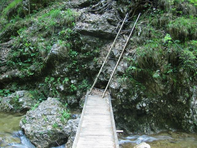 Pekelski slapovi, Pokojišče, 25.5.2004 - foto