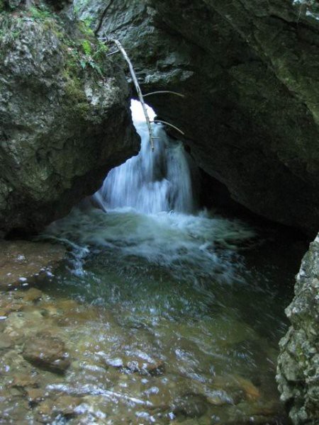 Pekelski slapovi, Pokojišče, 25.5.2004 - foto povečava