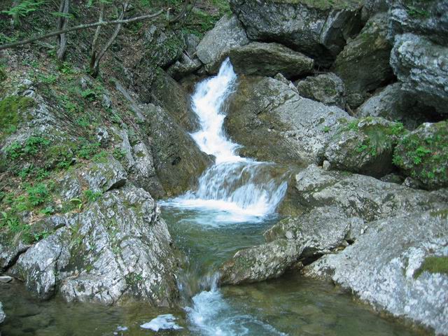 Pekelski slapovi, Pokojišče, 25.5.2004 - foto