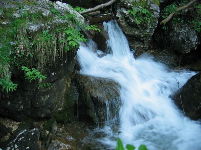 Pekelski slapovi, Pokojišče, 25.5.2004 - foto povečava