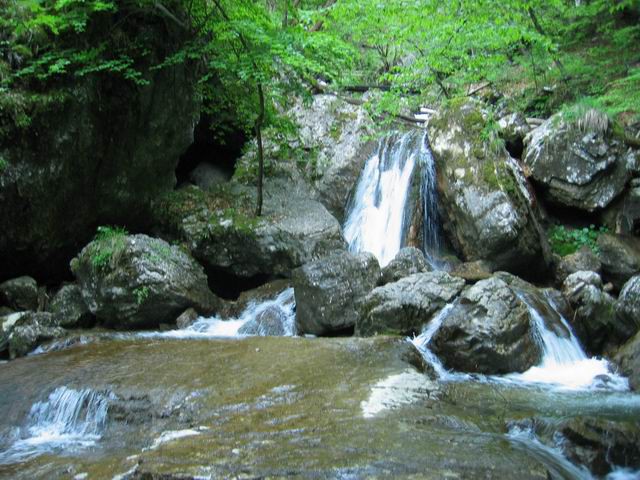 Pekelski slapovi, Pokojišče, 25.5.2004 - foto