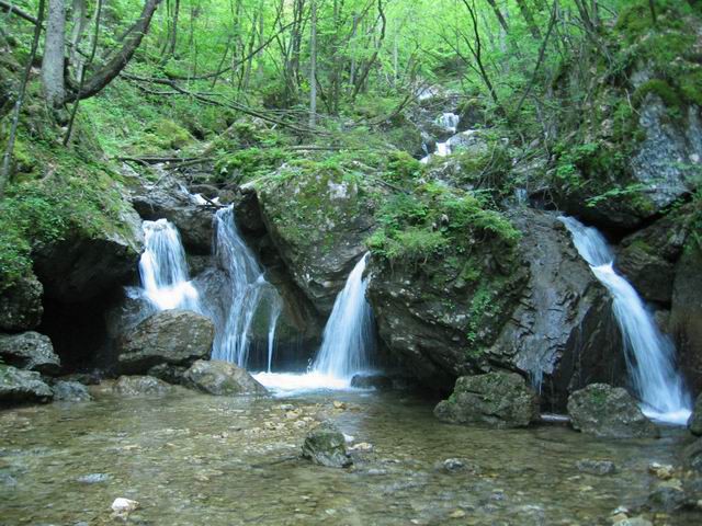 Pekelski slapovi, Pokojišče, 25.5.2004 - foto povečava