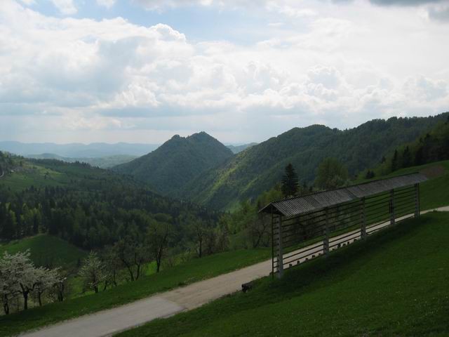 Grmada, Tošč, Selo, Črni vrh, 2.5.2004 - foto povečava
