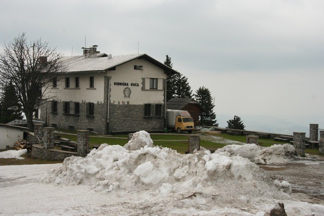 Čni vrh, Ribniška koča, 10.5.2006 - foto