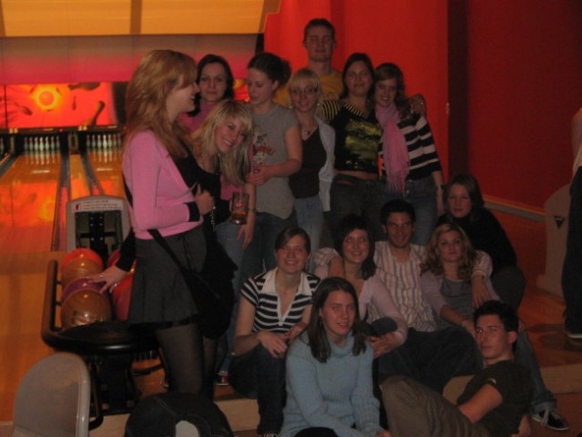 Bowling v Areni - foto