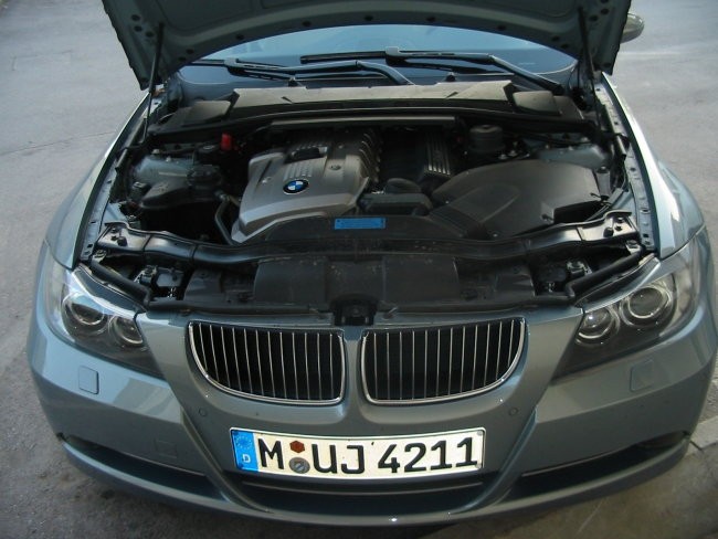 BMW 330i - foto povečava