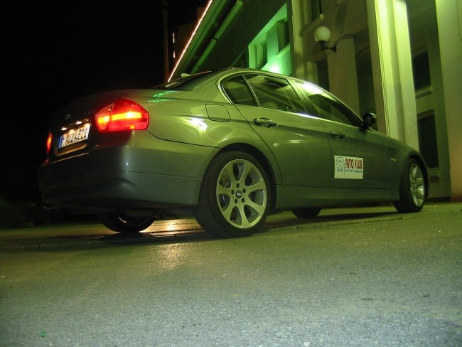 BMW 330i - foto povečava