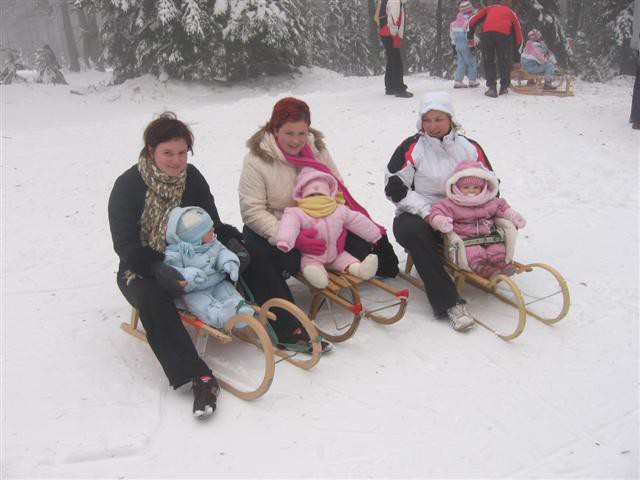 Manja, Ema in Žan z mamicami :)