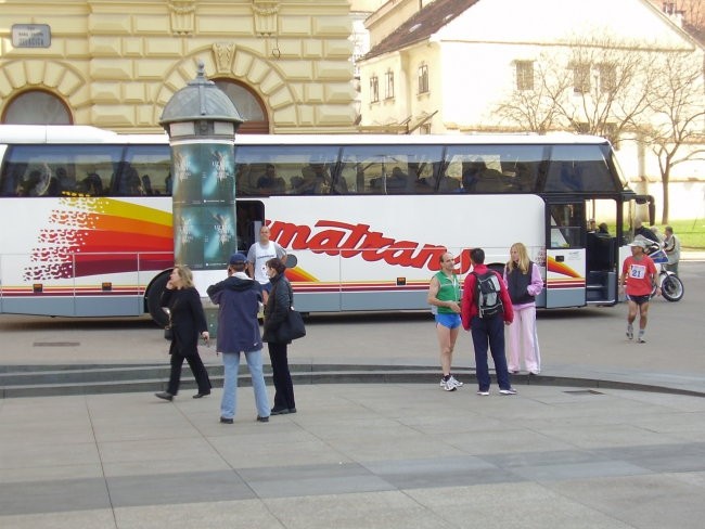 NAŠ BUS