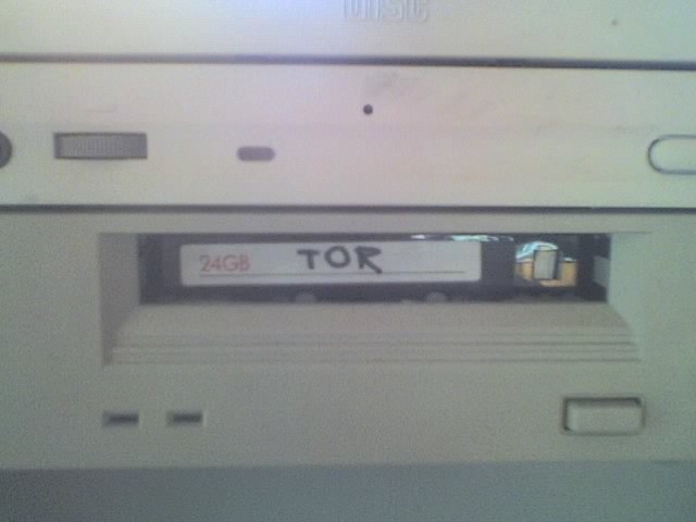 tape drive, plus 24gb kaseta za backup