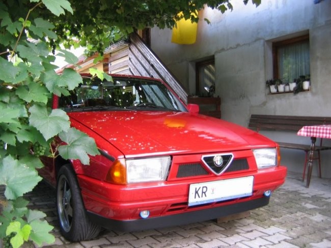Alfa Romeo 75 - foto povečava