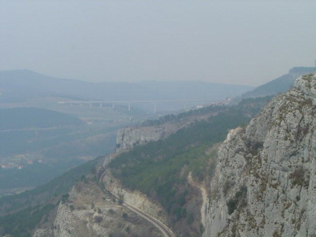 Slavnik, Kraški rob, 2.4.2006 - foto povečava